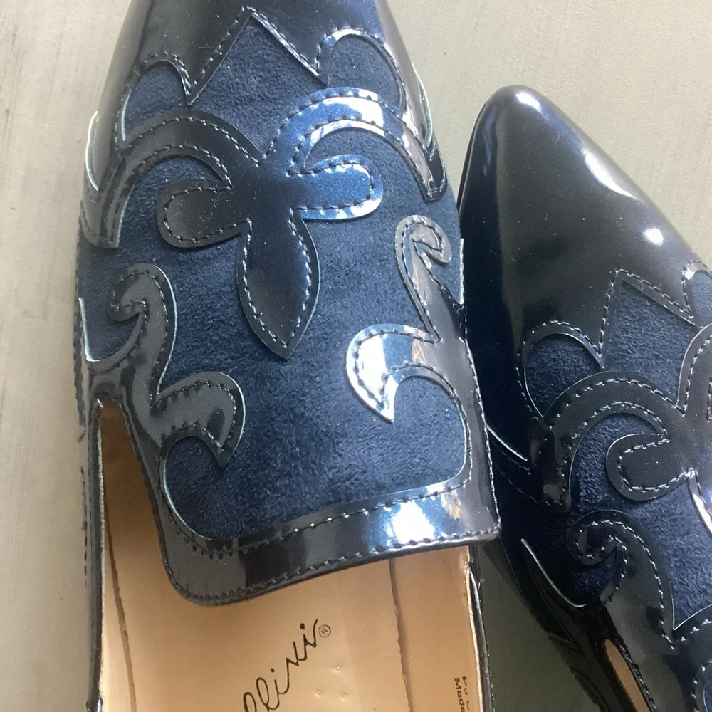 EUC Bellini Bengal Pump, Navy, pointed toe, kitten heel. “Suede” & patten leathe